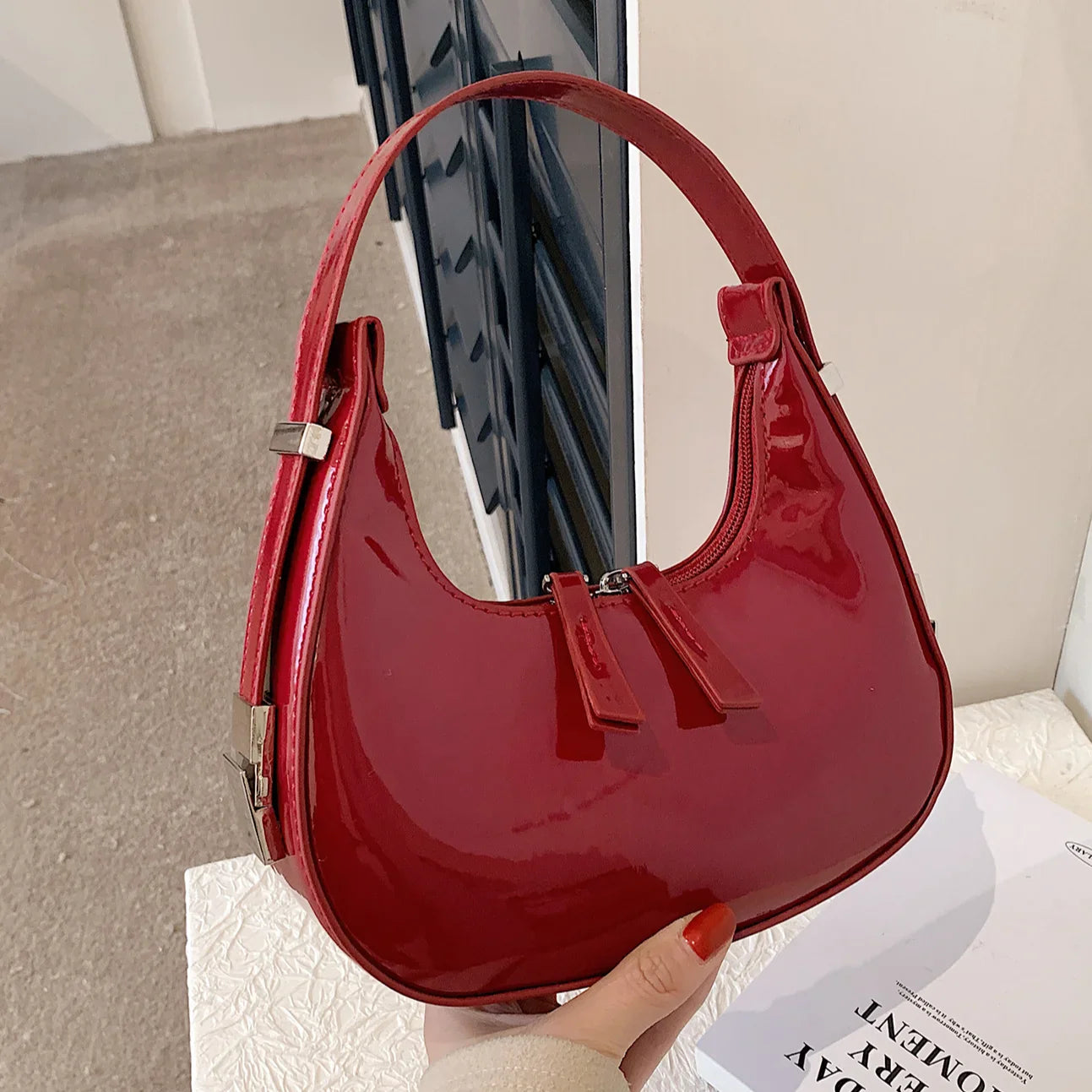 Bolsa Hobo de Ombro em Verniz Azure